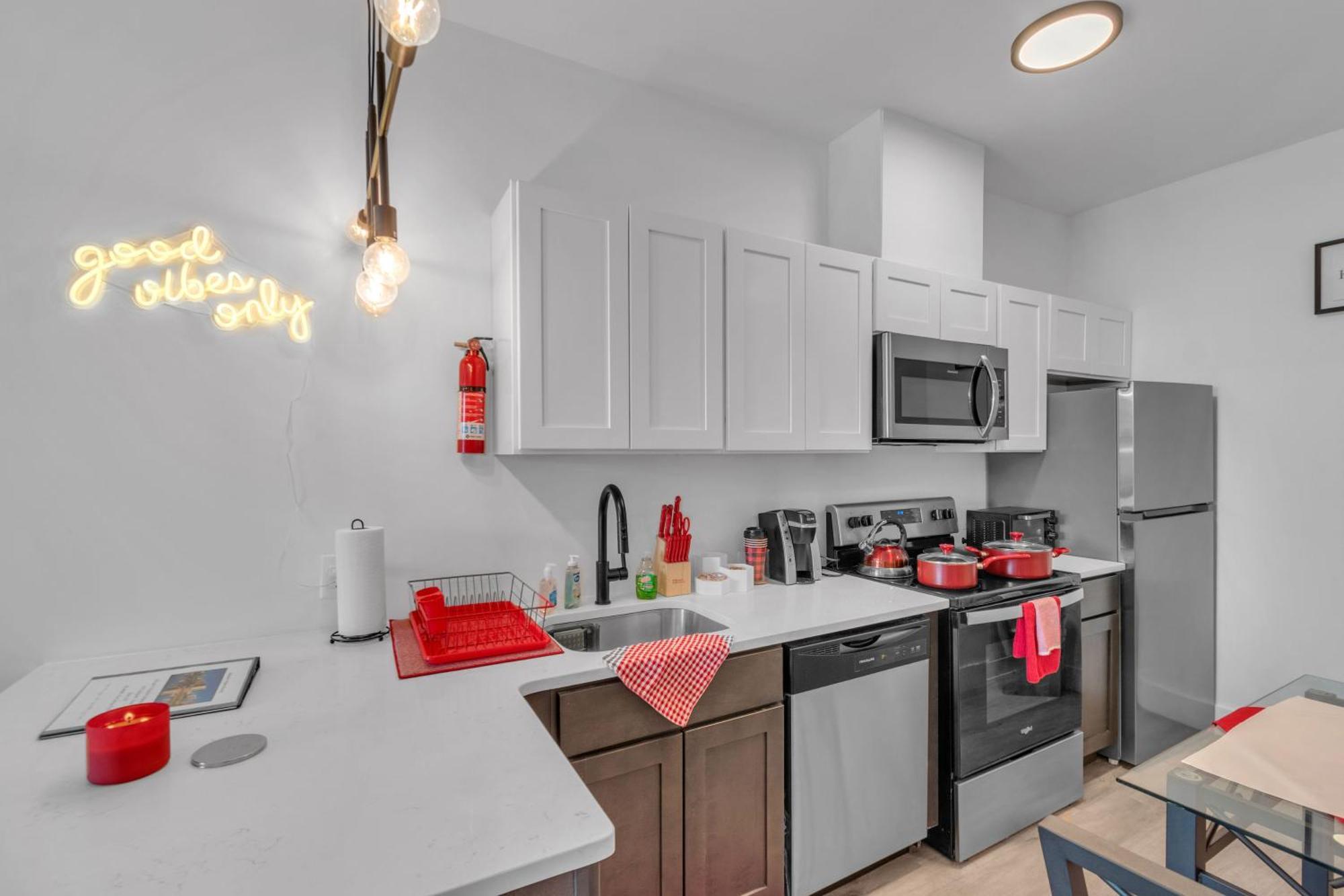 Apartamento Royal Oasis Indoor Pool, Free Parking, Near Nyc Elizabeth Exterior foto
