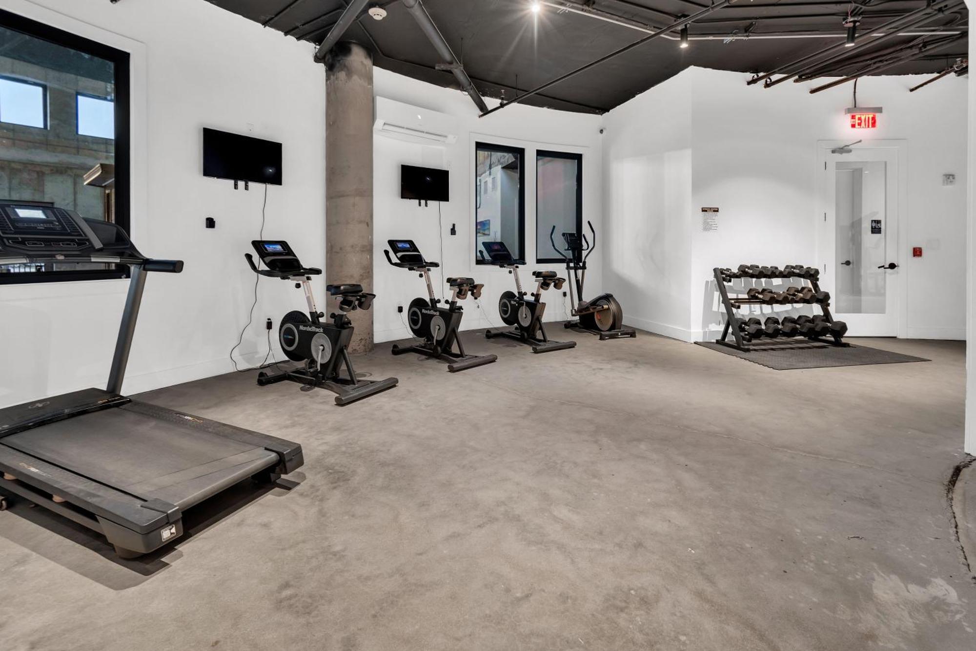 Apartamento Royal Oasis Indoor Pool, Free Parking, Near Nyc Elizabeth Exterior foto