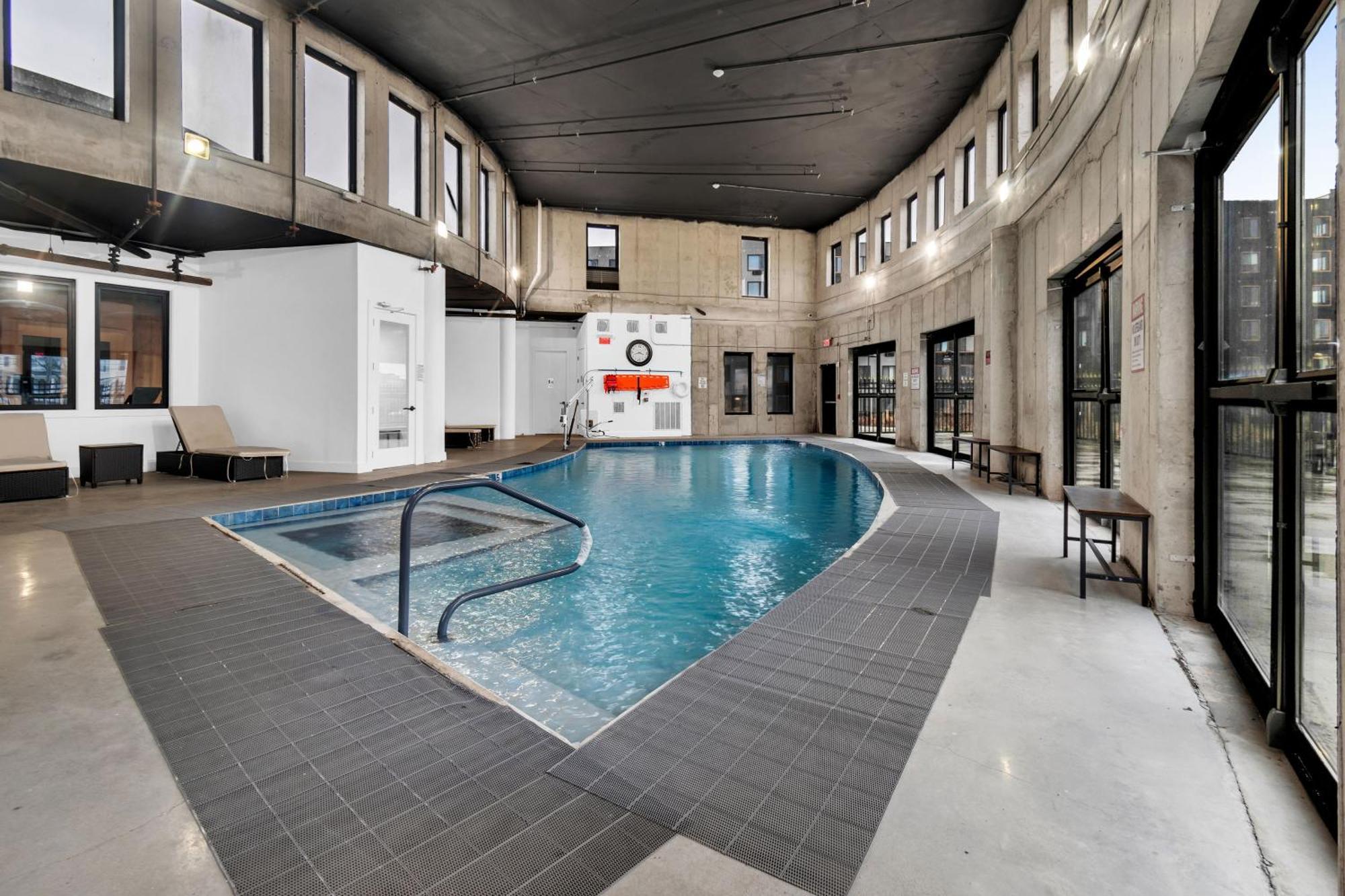 Apartamento Royal Oasis Indoor Pool, Free Parking, Near Nyc Elizabeth Exterior foto